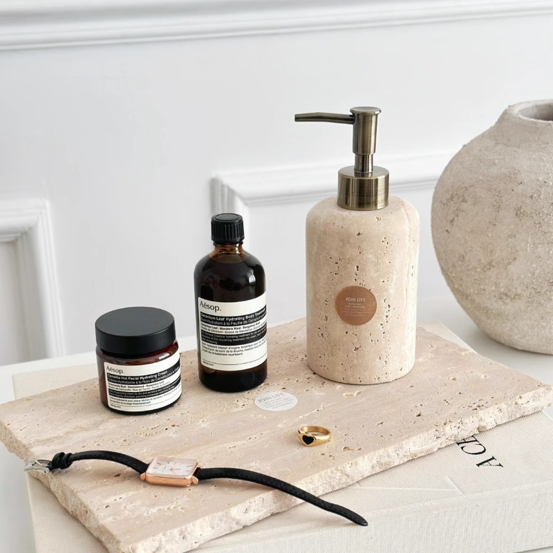 موزع لوشن من الحجر الطبيعي، زج - مراجعة Luxury Natural Skincare وسعره